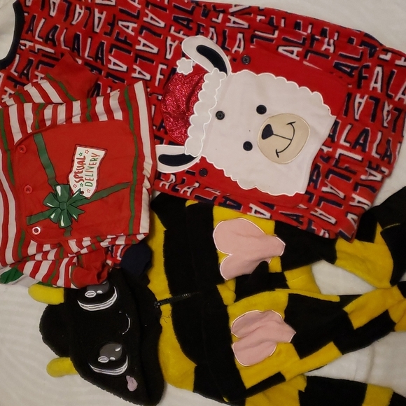 𝅺💜 Onsies boys or girls pj's - Picture 1 of 8